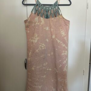 Custom decolorized dress with lattice neck